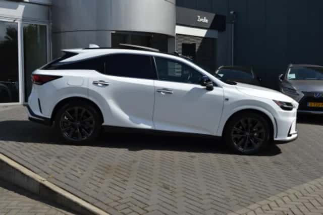 Lexus RX (2024) thumbnail 2