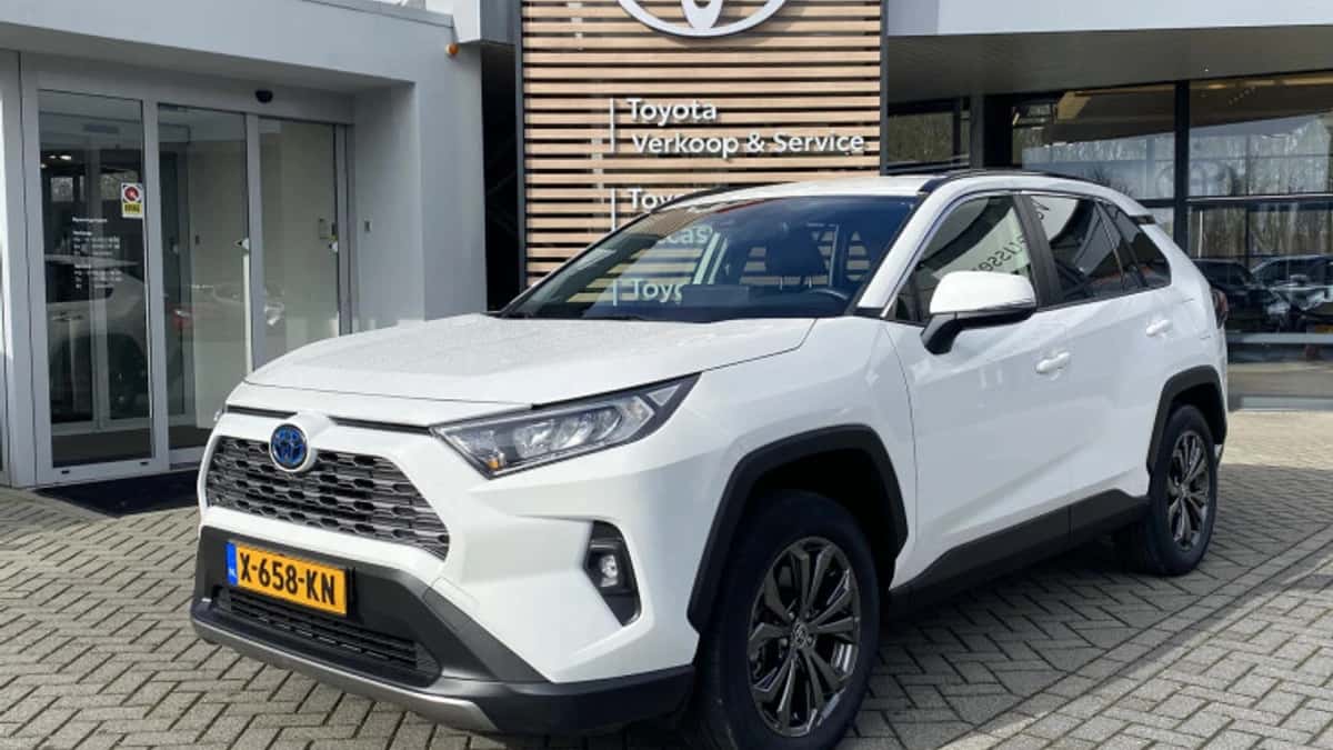 Toyota RAV4 (2023) — foto 1