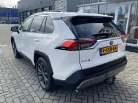 Toyota RAV4 (2023) thumbnail 5