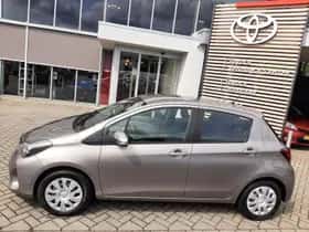 Toyota Yaris (2015) thumbnail 12