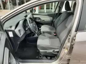 Toyota Yaris (2015) thumbnail 14