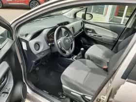 Toyota Yaris (2015) thumbnail 15