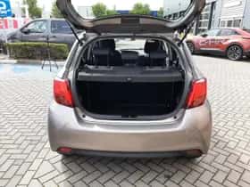 Toyota Yaris (2015) thumbnail 16
