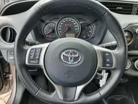 Toyota Yaris (2015) thumbnail 19