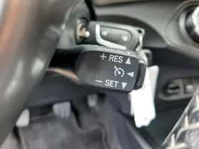 Toyota Yaris (2015) thumbnail 22