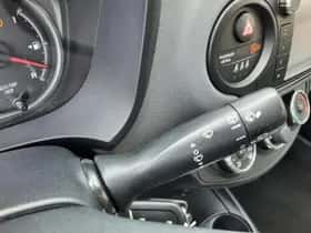 Toyota Yaris (2015) thumbnail 23