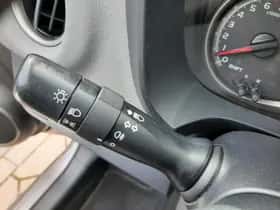 Toyota Yaris (2015) thumbnail 24