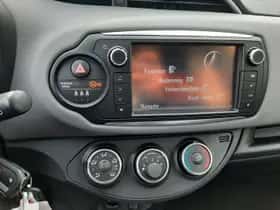 Toyota Yaris (2015) thumbnail 25