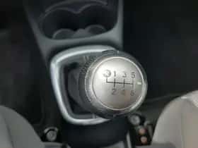Toyota Yaris (2015) thumbnail 31