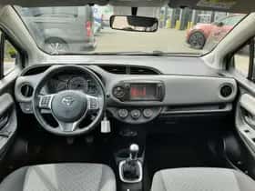 Toyota Yaris (2015) thumbnail 34
