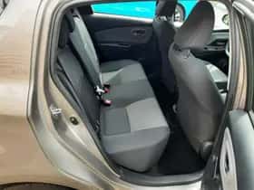 Toyota Yaris (2015) thumbnail 36