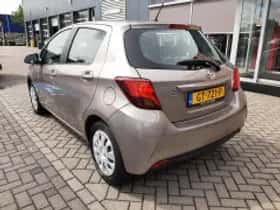 Toyota Yaris (2015) thumbnail 5