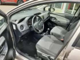 Toyota Yaris (2015) thumbnail 47