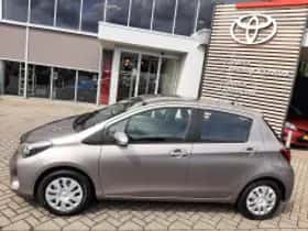 Toyota Yaris (2015) thumbnail 6