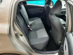 Toyota Yaris (2015) thumbnail 68