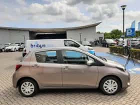 Toyota Yaris (2015) thumbnail 8