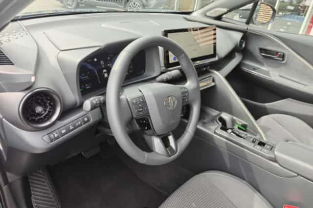 Toyota C hr (2025) thumbnail 2