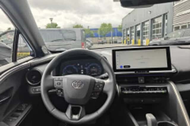 Toyota C hr (2025) thumbnail 5