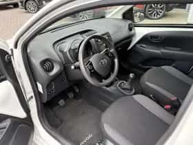 Toyota Aygo (2020) thumbnail 2