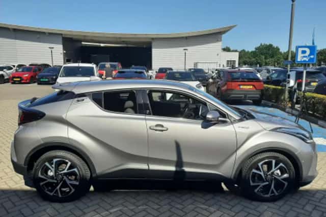 Toyota C hr (2021) thumbnail 2