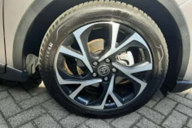 Toyota C hr (2021) thumbnail 3