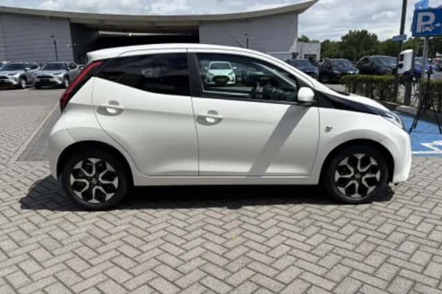 Toyota Aygo (2019) thumbnail 2