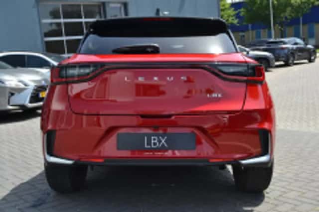Lexus LBX (2025) thumbnail 4
