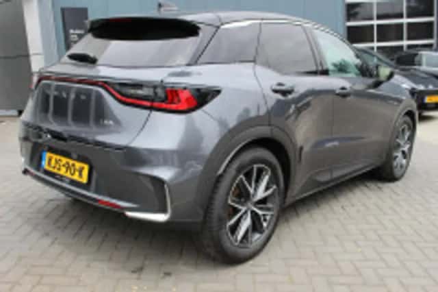 Lexus LBX (2025) thumbnail 3