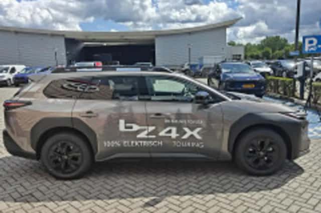 Toyota bZ4X (2026) thumbnail 3