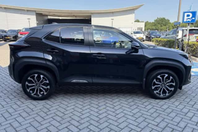 Toyota Yaris Cross (2023) thumbnail 2