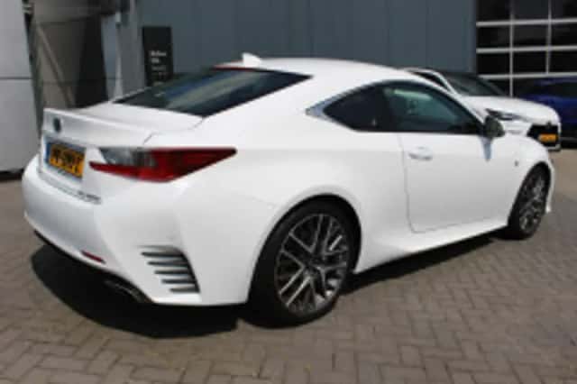 Lexus RC (2017) thumbnail 3
