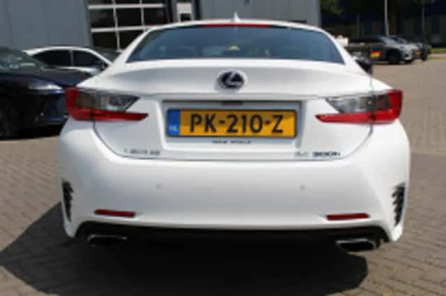 Lexus RC (2017) thumbnail 4