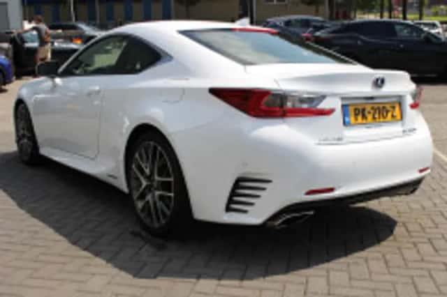 Lexus RC (2017) thumbnail 5