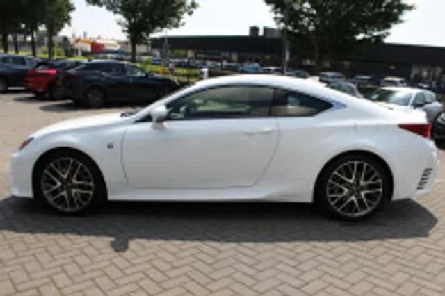 Lexus RC (2017) thumbnail 6