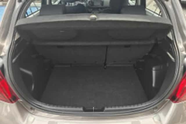 Toyota Yaris (2017) thumbnail 5