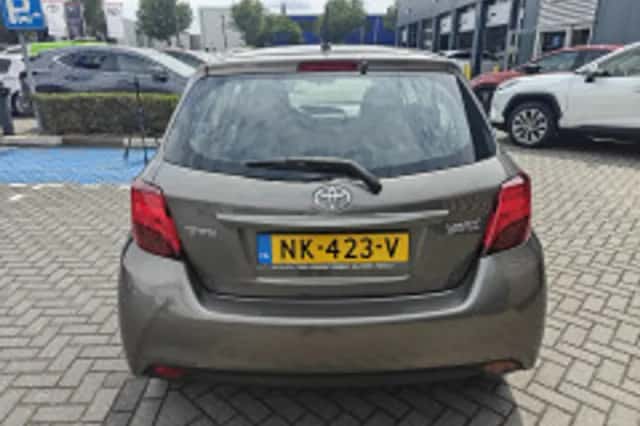 Toyota Yaris (2017) thumbnail 6