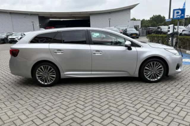 Toyota Avensis (2016) thumbnail 1