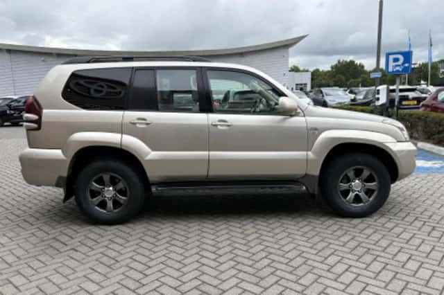 Toyota Land Cruiser (2008) thumbnail 2
