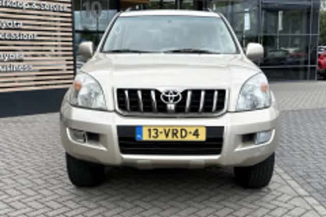 Toyota Land Cruiser (2008) thumbnail 3