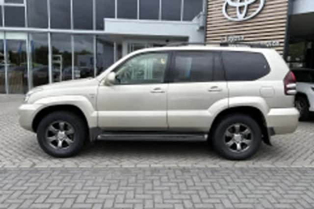 Toyota Land Cruiser (2008) thumbnail 4