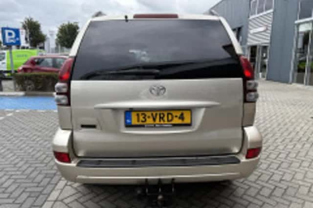 Toyota Land Cruiser (2008) thumbnail 6