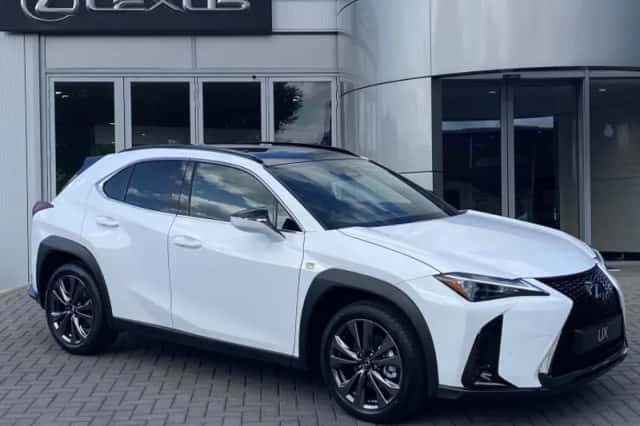 Lexus UX (2026) thumbnail 1