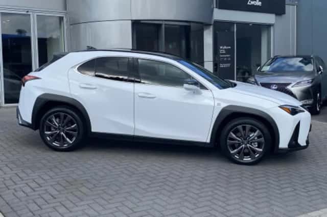 Lexus UX (2026) thumbnail 2