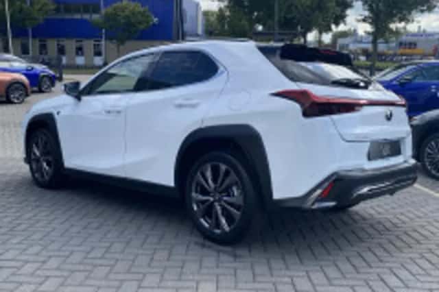 Lexus UX (2026) thumbnail 5