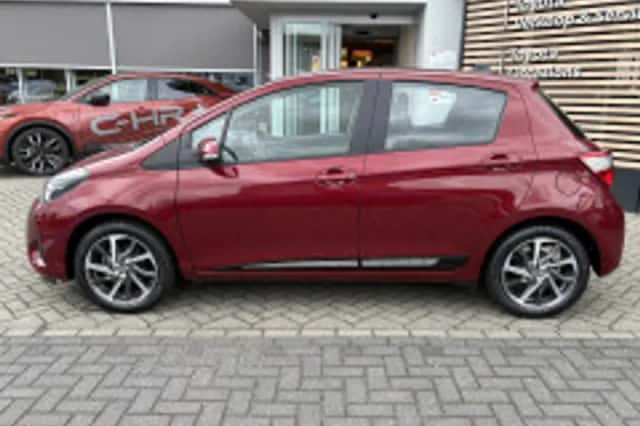 Toyota Yaris (2017) thumbnail 4
