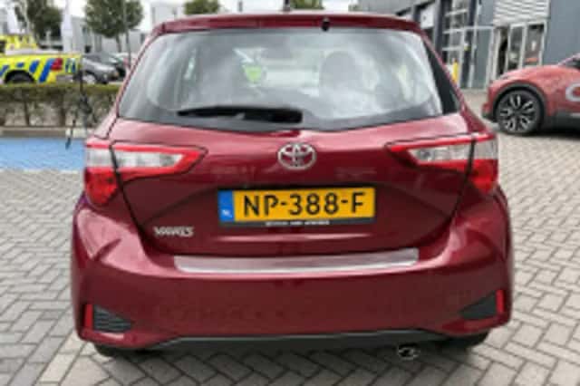 Toyota Yaris (2017) thumbnail 6