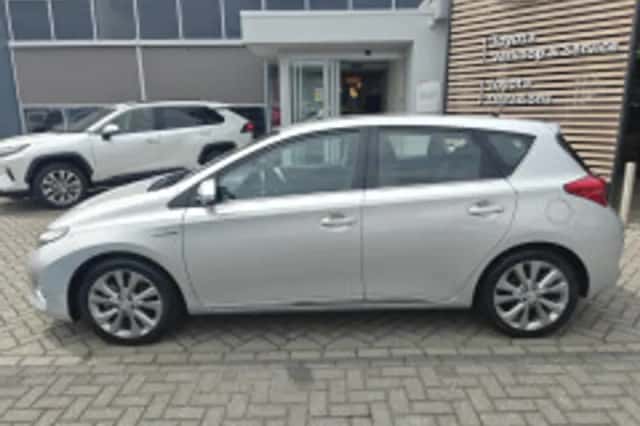 Toyota Auris (2013) thumbnail 3