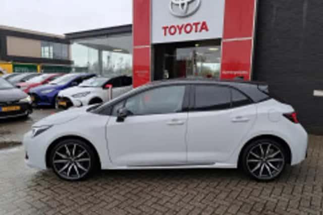Toyota Corolla (2024) thumbnail 3