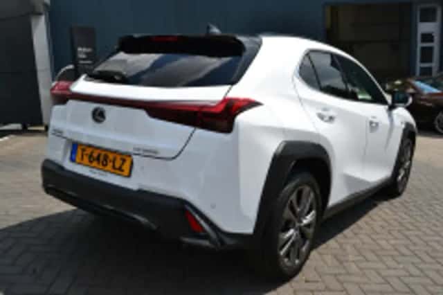 Lexus UX (2023) thumbnail 3