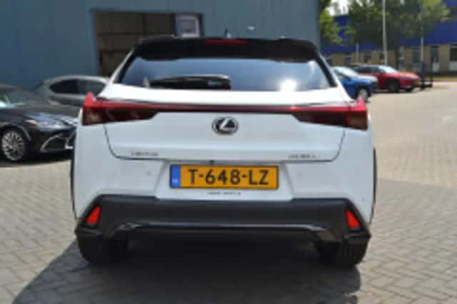 Lexus UX (2023) thumbnail 4